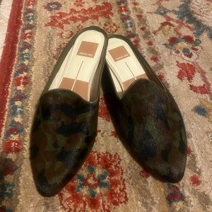 Dolce Vita Sz 9 Grant Slide in Camo Calf Hair Flats Slip On Women's Shoes Clogs